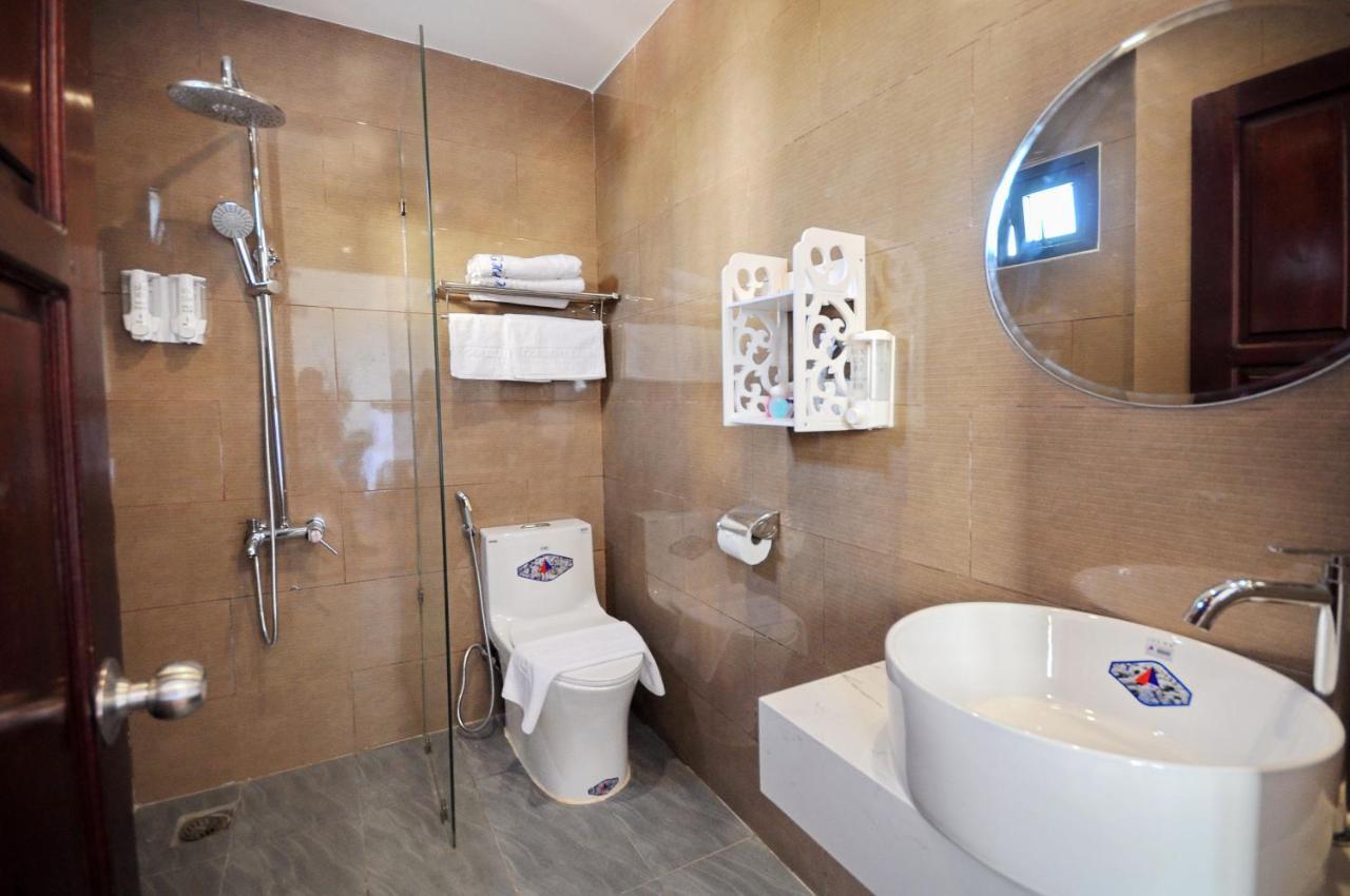 Golden Lotus Hotel 3*